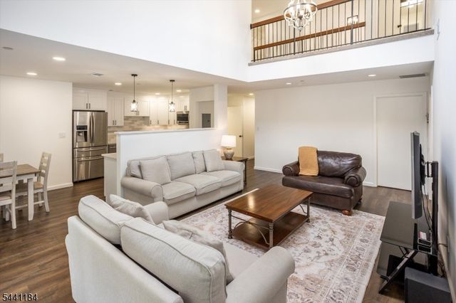 18 Whisper Way, Roxbury Twp., NJ 07852