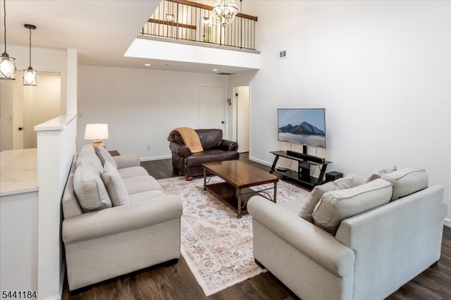 18 Whisper Way, Roxbury Twp., NJ 07852