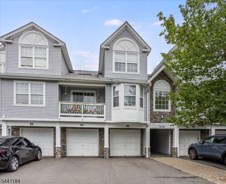 18 Whisper Way, Roxbury Twp., NJ 07852