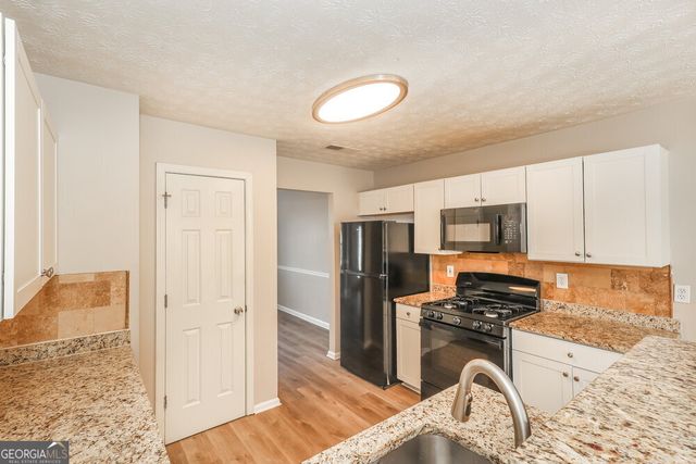 1481 Mine Run, Hampton, GA 30228