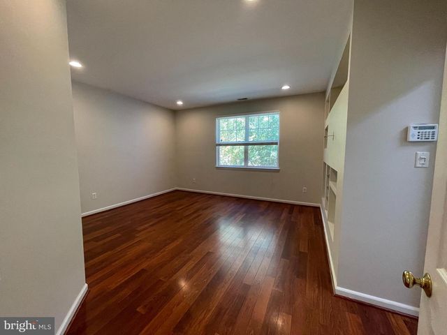 535 COUNTRY CLUB DR, Egg Harbor City, NJ 08215