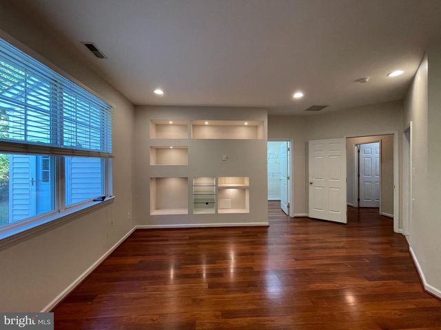 535 COUNTRY CLUB DR, Egg Harbor City, NJ 08215