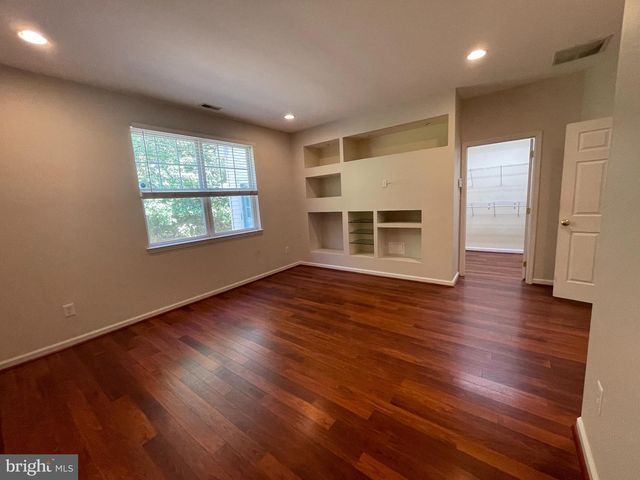535 COUNTRY CLUB DR, Egg Harbor City, NJ 08215