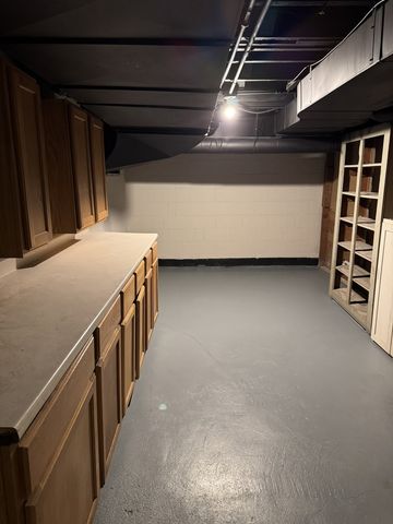 1616 Glenwood Avenue, Joliet, IL 60435