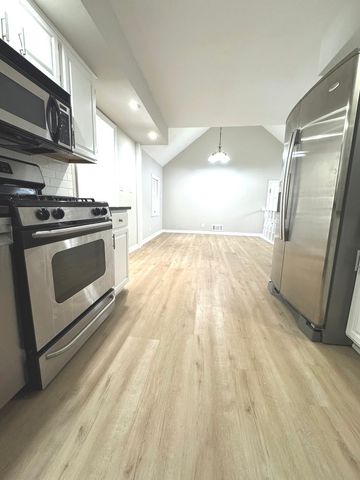 1616 Glenwood Avenue, Joliet, IL 60435