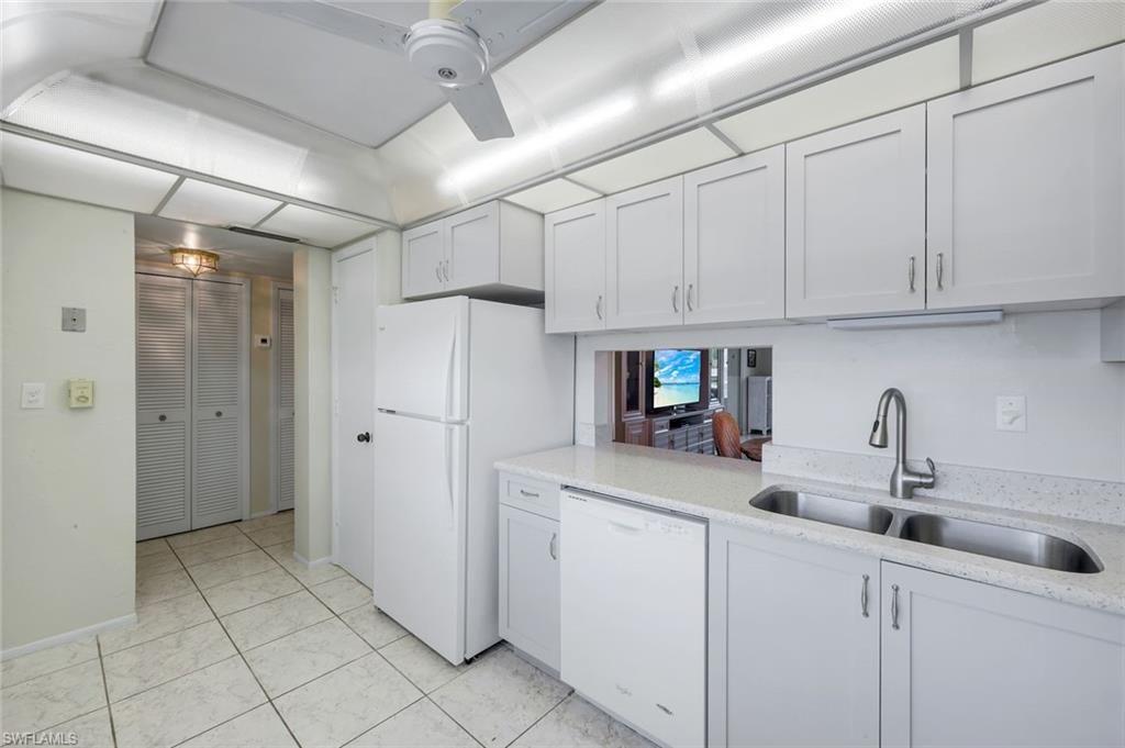 6102 Augusta DR 307, FORT MYERS, FL 33907 — photo 2