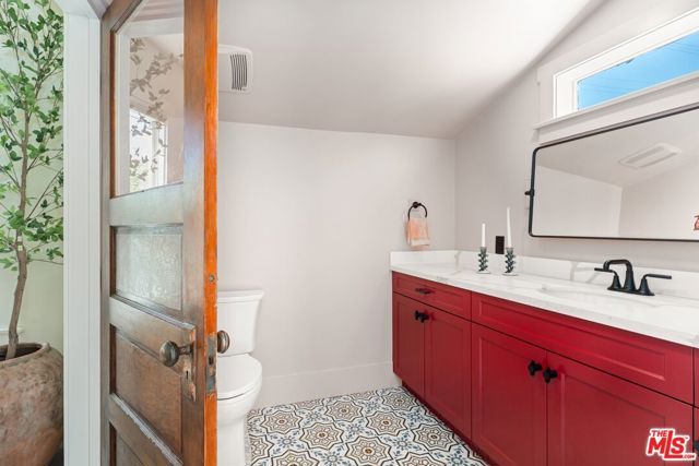 326 W 10th Street, Long Beach, CA 90813