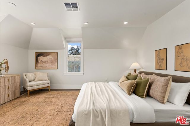 326 W 10th Street, Long Beach, CA 90813