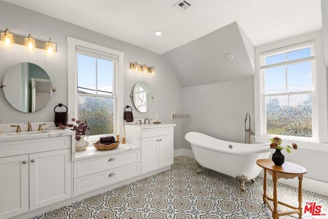 326 W 10th Street, Long Beach, CA 90813