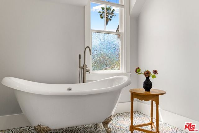 326 W 10th Street, Long Beach, CA 90813