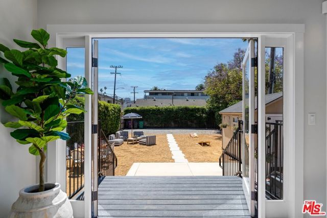 326 W 10th Street, Long Beach, CA 90813