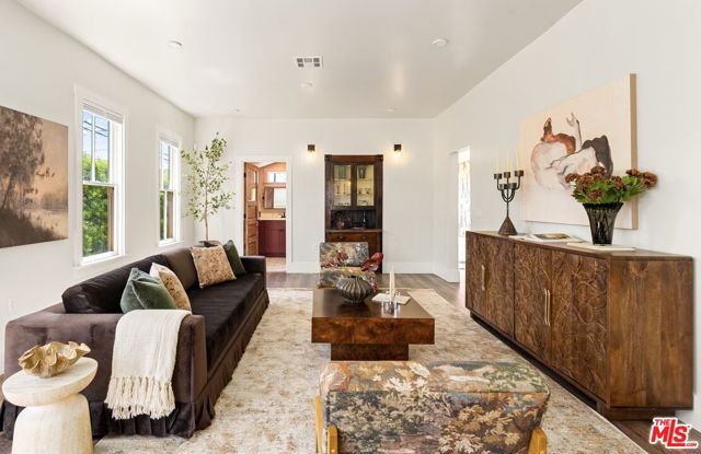 326 W 10th Street, Long Beach, CA 90813