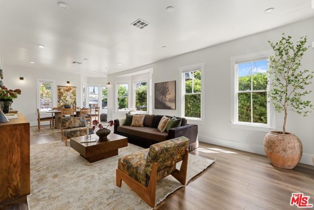 326 W 10th Street, Long Beach, CA 90813