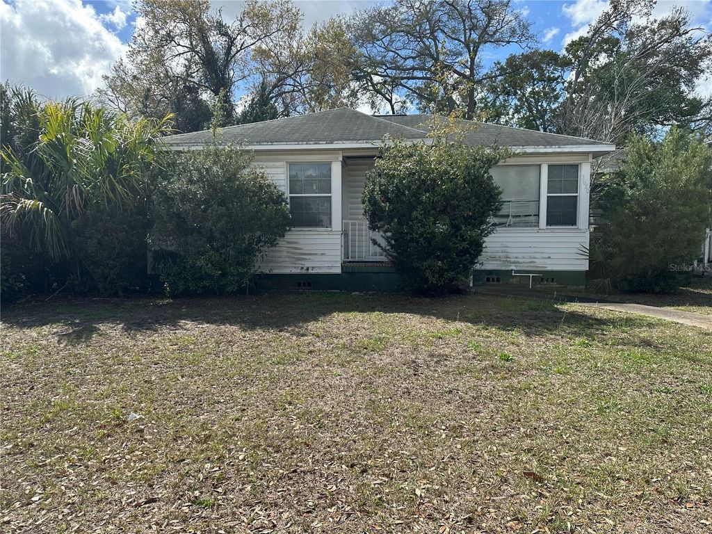 Image 2 of property listing at 3620 W AZEELE STREET, Tampa, FL 33609