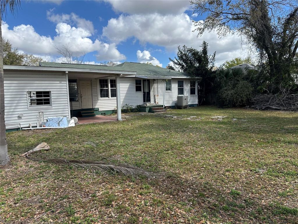 Image 4 of property listing at 3620 W AZEELE STREET, Tampa, FL 33609