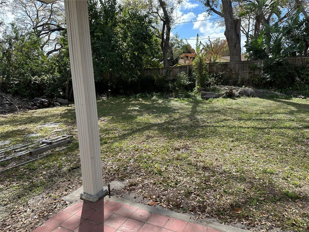 Image 6 of property listing at 3620 W AZEELE STREET, Tampa, FL 33609