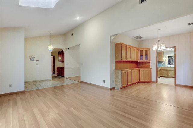 5316 Engle Rd, Carmichael, CA 95608