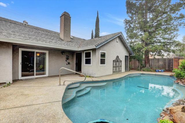 5316 Engle Rd, Carmichael, CA 95608