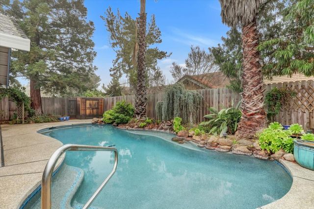 5316 Engle Rd, Carmichael, CA 95608