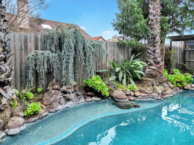 5316 Engle Rd, Carmichael, CA 95608