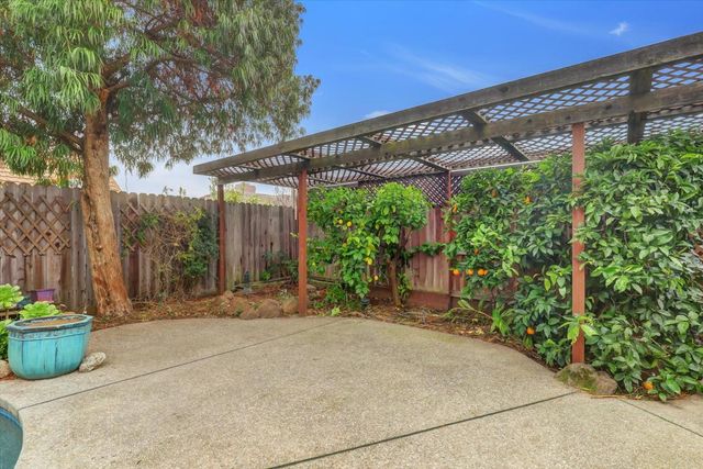 5316 Engle Rd, Carmichael, CA 95608