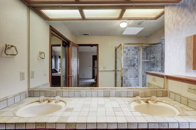 5316 Engle Rd, Carmichael, CA 95608