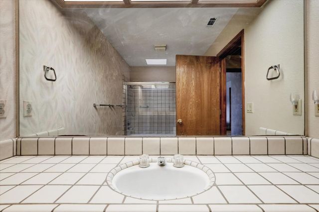 5316 Engle Rd, Carmichael, CA 95608