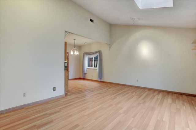 5316 Engle Rd, Carmichael, CA 95608