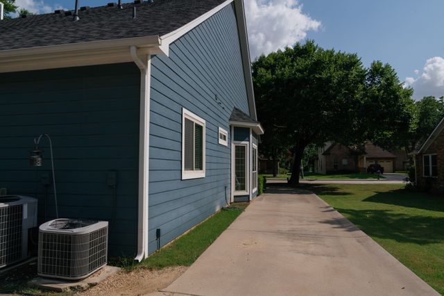 305 Main Street, Roanoke, TX 76262
