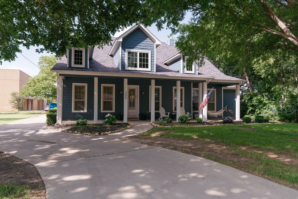 305 Main Street, Roanoke, TX 76262