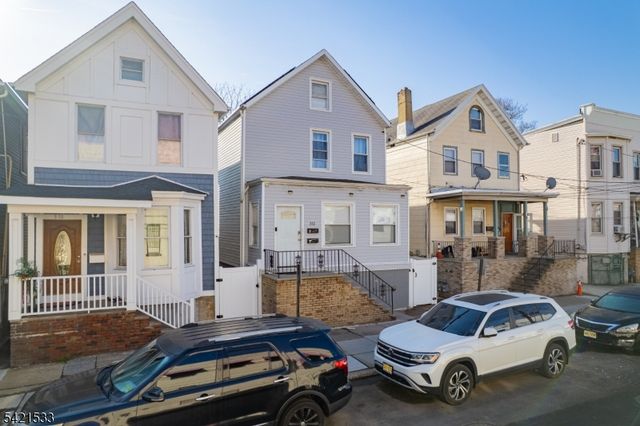312 S Spring St, Elizabeth City, NJ 07201