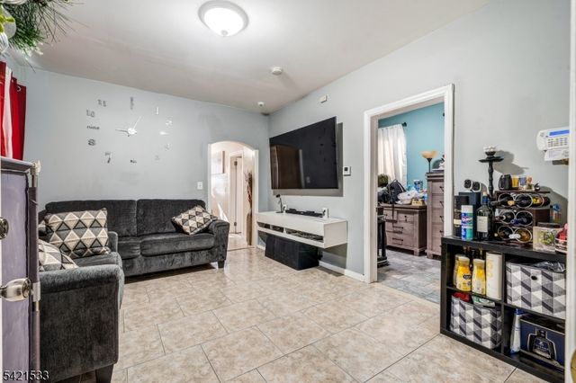 312 S Spring St, Elizabeth City, NJ 07201