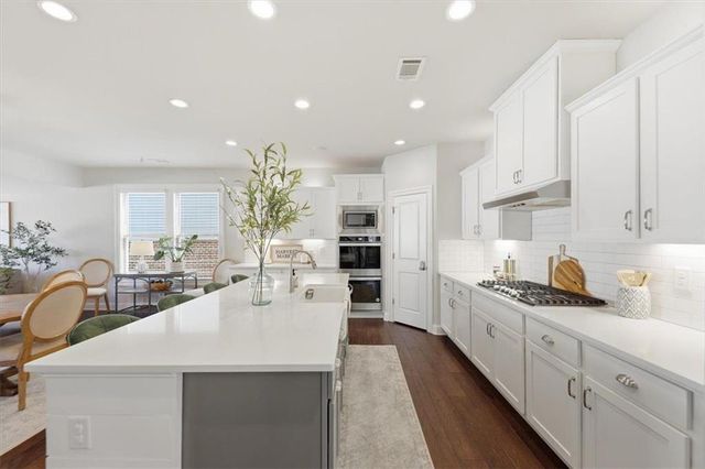 7118 SAILAWAY Drive, Flowery Branch, GA 30542