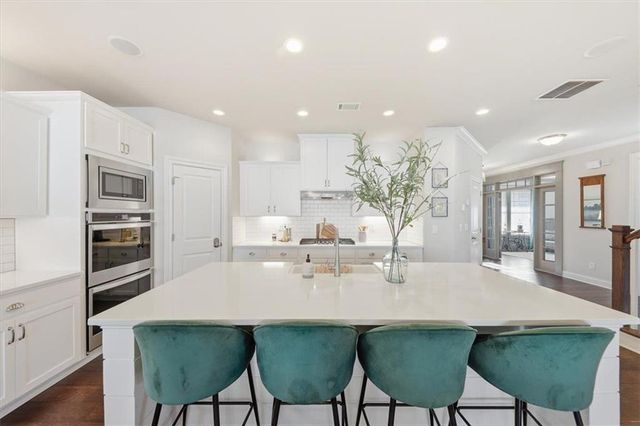 7118 SAILAWAY Drive, Flowery Branch, GA 30542