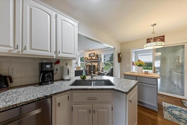 603 Canyon Drive, Pleasant Hill, MO 64080