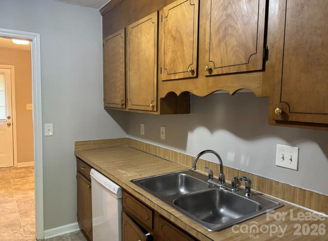 3633 Driftwood Drive, Charlotte, NC 28205