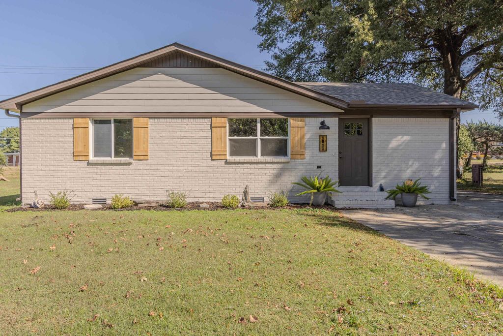 1811 Magnolia Lane, Paragould, AR 72450