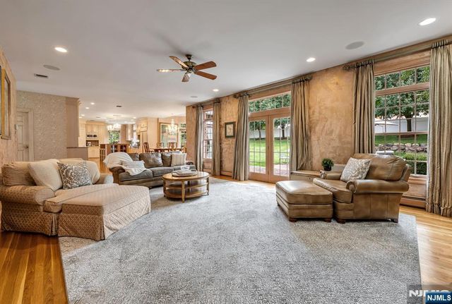 19 Mettowee Farms Court, Upper Saddle River, NJ 07458