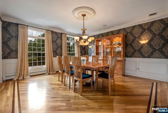 19 Mettowee Farms Court, Upper Saddle River, NJ 07458