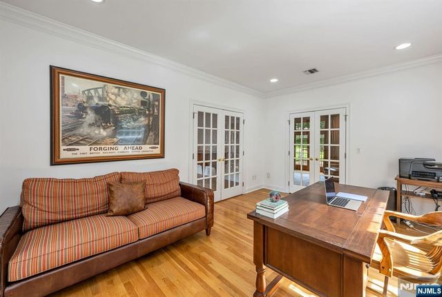 19 Mettowee Farms Court, Upper Saddle River, NJ 07458