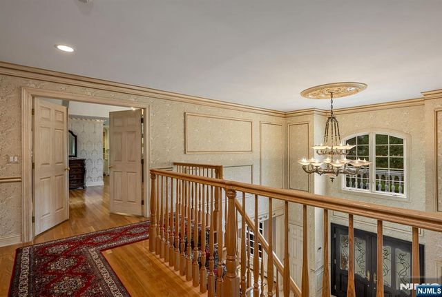 19 Mettowee Farms Court, Upper Saddle River, NJ 07458