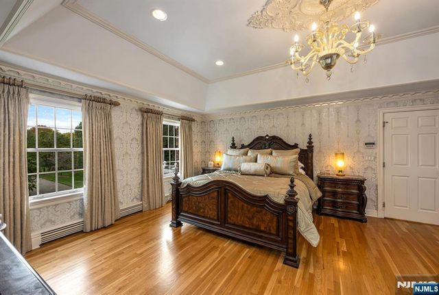 19 Mettowee Farms Court, Upper Saddle River, NJ 07458