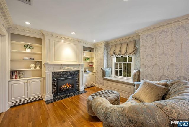 19 Mettowee Farms Court, Upper Saddle River, NJ 07458