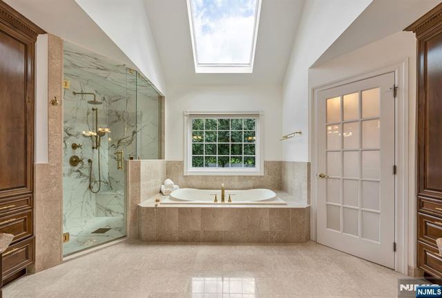19 Mettowee Farms Court, Upper Saddle River, NJ 07458