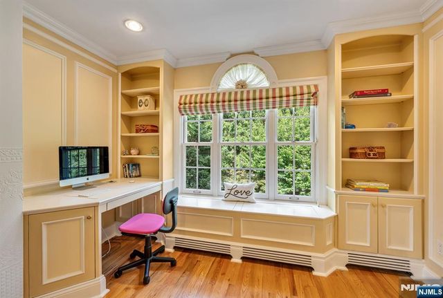 19 Mettowee Farms Court, Upper Saddle River, NJ 07458