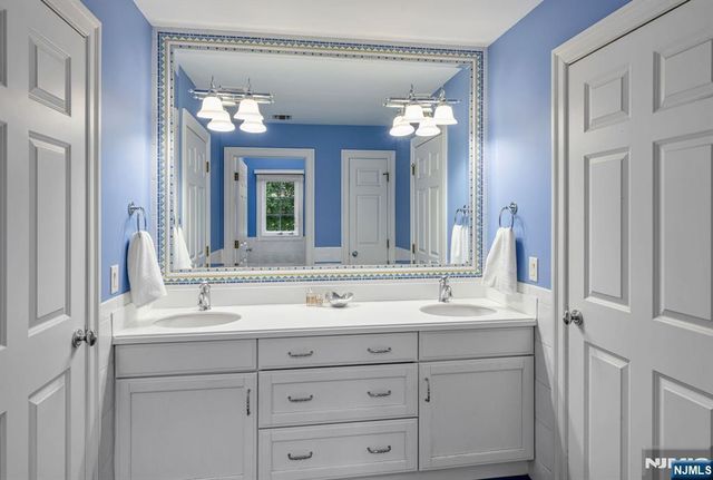 19 Mettowee Farms Court, Upper Saddle River, NJ 07458