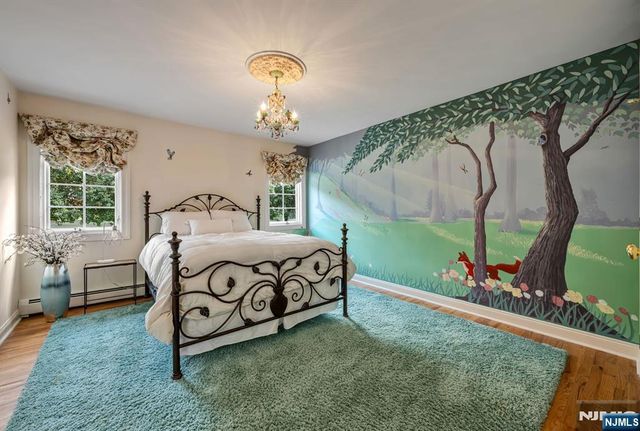 19 Mettowee Farms Court, Upper Saddle River, NJ 07458