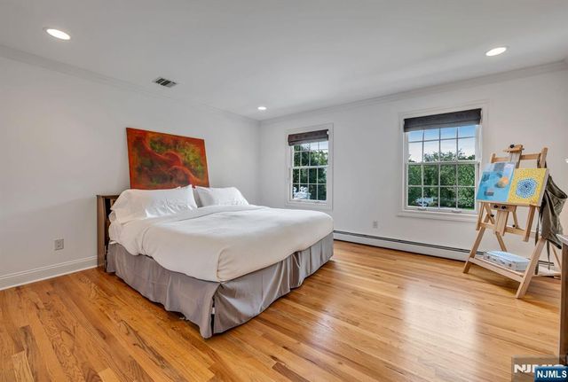 19 Mettowee Farms Court, Upper Saddle River, NJ 07458