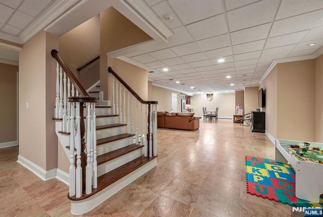 19 Mettowee Farms Court, Upper Saddle River, NJ 07458