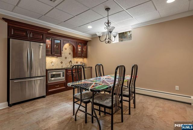 19 Mettowee Farms Court, Upper Saddle River, NJ 07458